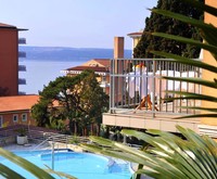 Socializing Hotel Mirna